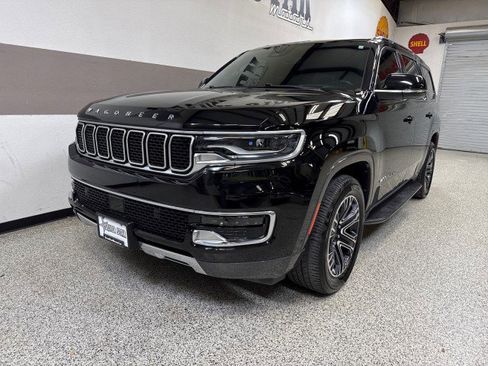 Used 2022 Jeep Wagoneer Series III w/ Rear Seat Video Group 1 image 3