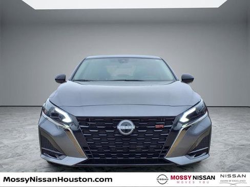 Certified 2025 Nissan Altima 2.5 SR w/ SR Premium Package image 3
