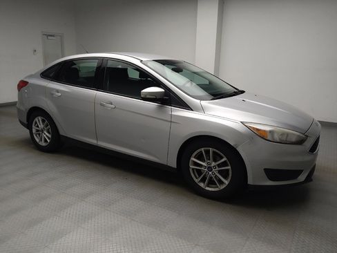 Used 2016 Ford Focus SE w/ SE Cold Weather Package FWD image 11