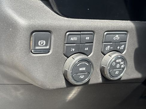 Used 2025 Chevrolet Silverado 1500 LT Trail Boss w/ Convenience Package II AWD/4WD image 26