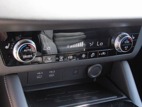 New 2025 Mitsubishi Outlander SE image 19