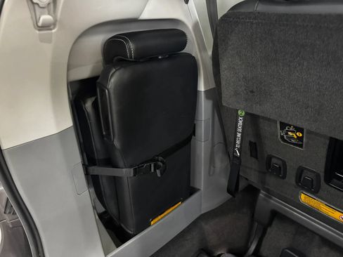 Used 2013 Toyota Sienna SE FWD image 24