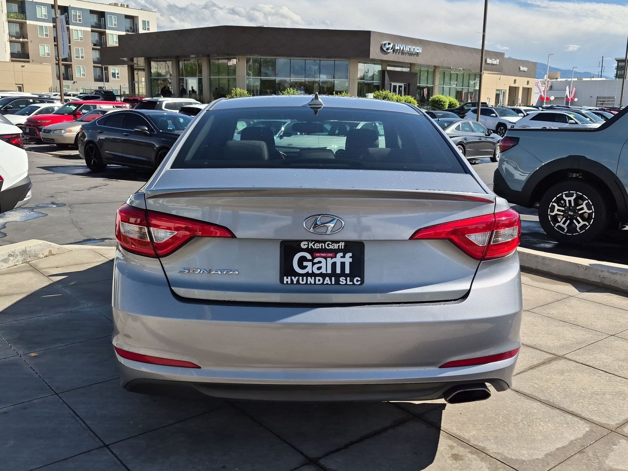 Used 2015 Hyundai Sonata SE w/ Option Group 09 FWD image 5