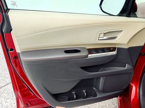 Used 2021 Toyota Sienna XLE image 11