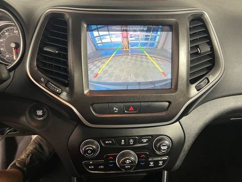 Used 2020 Jeep Cherokee Trailhawk w/ Comfort/Convenience Group AWD/4WD image 23