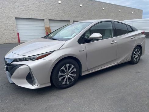 Used 2020 Toyota Prius Prime XLE image 4