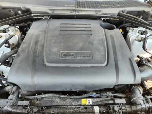 Used 2026 Land Rover Defender 110 S AWD/4WD image 9