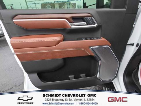Used 2025 GMC Sierra 2500 Denali Ultimate image 11