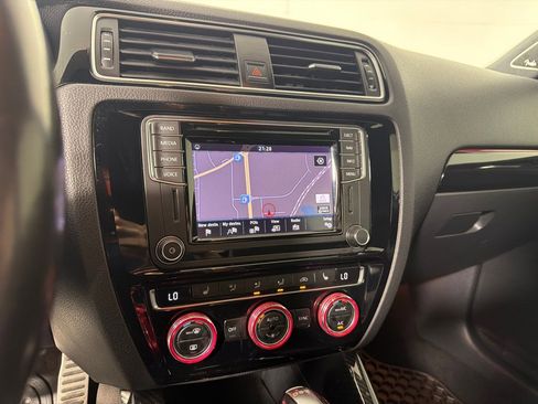 Used 2017 Volkswagen Jetta GLI image 17