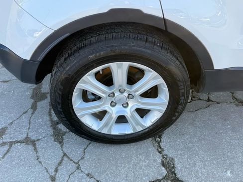 Used 2019 Land Rover Range Rover Evoque SE Premium image 51