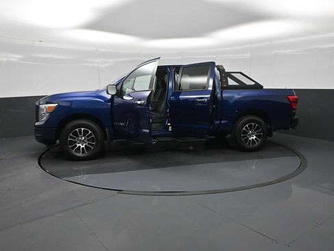 Used 2021 Nissan Titan SV w/ Accessory Utility Package AWD/4WD image 38