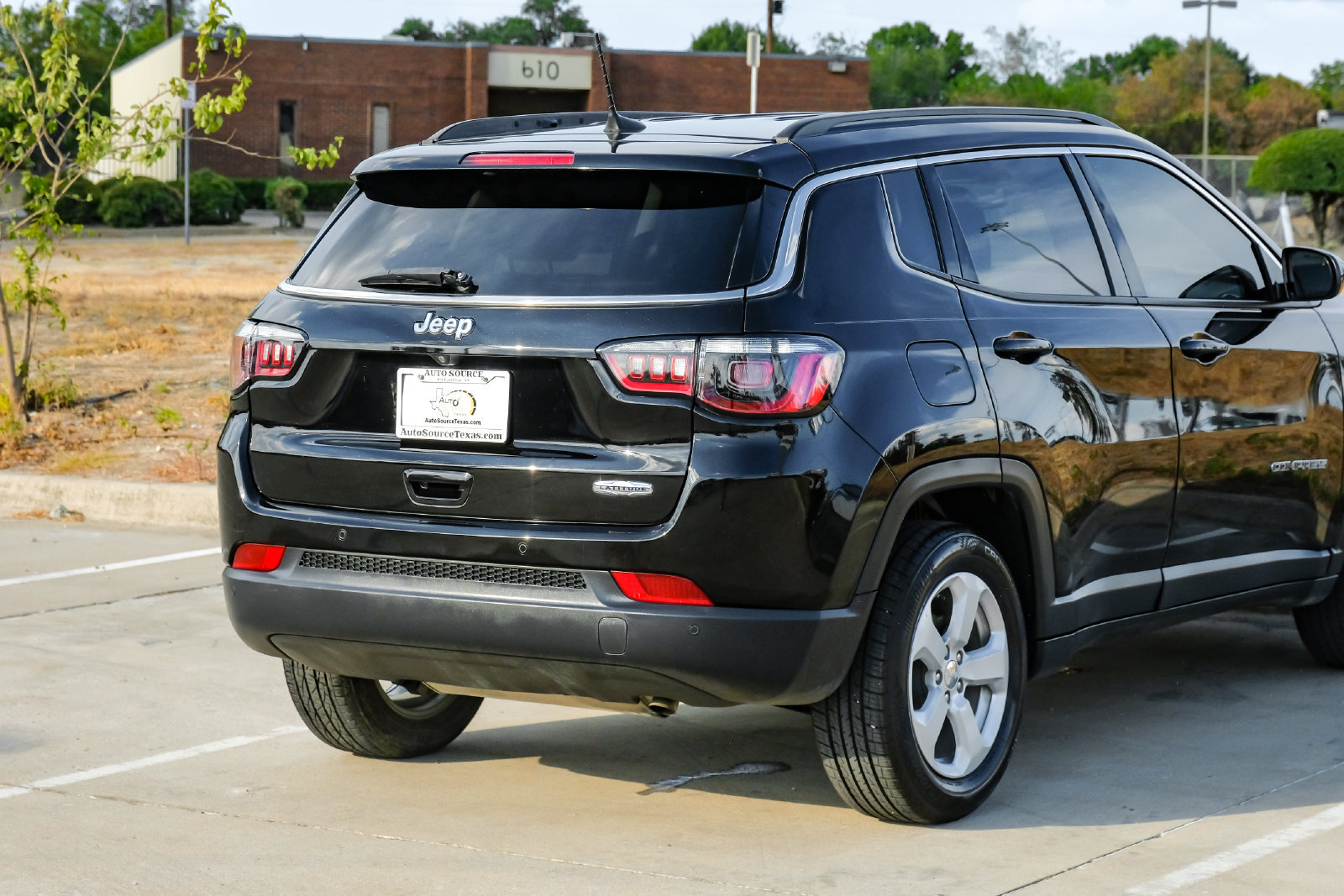 Used 2021 Jeep Compass Latitude w/ Driver Assistance Group FWD image 10