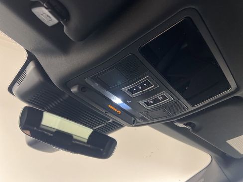 Used 2025 Land Rover Range Rover Evoque Dynamic SE image 18