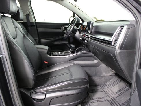 Used 2024 Kia Sorento S image 10