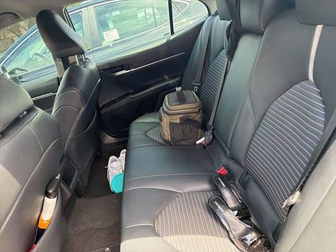 Used 2019 Toyota Camry SE FWD image 5