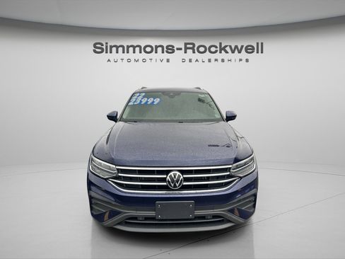 Used 2022 Volkswagen Tiguan SE image 1