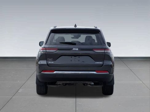 Certified 2025 Jeep Grand Cherokee Laredo X w/ Luxury Tech Group I AWD/4WD image 5