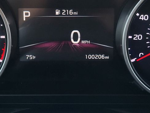 Used 2022 Kia Carnival LX image 23