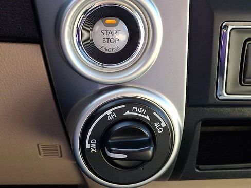 Used 2017 Nissan Titan SV image 27