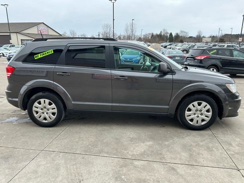 Used 2018 Dodge Journey SE image 4