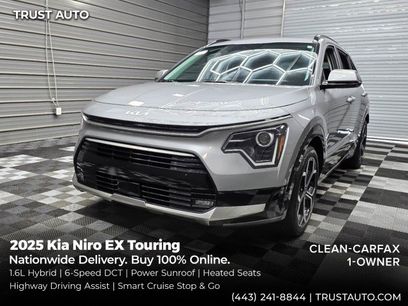 Used 2025 Kia Niro EX Touring