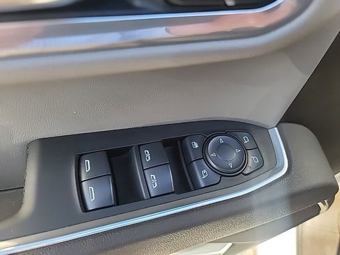 Certified 2025 GMC Sierra 1500 SLT image 13