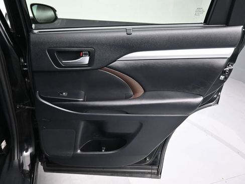 Used 2019 Toyota Highlander XLE image 45