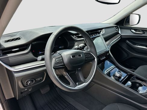 Used 2023 Jeep Grand Cherokee L Laredo RWD image 9