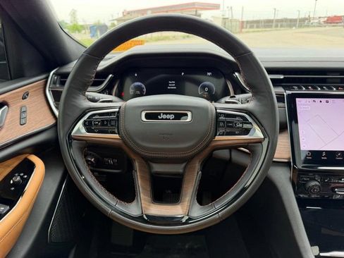 Used 2023 Jeep Grand Cherokee L Summit w/ Luxury Tech Group V AWD/4WD image 13