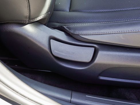 Used 2025 Hyundai Elantra Limited FWD image 26
