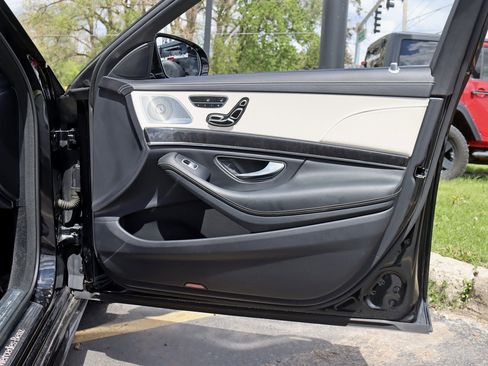 Used 2019 Mercedes-Benz S 560 Sedan image 41