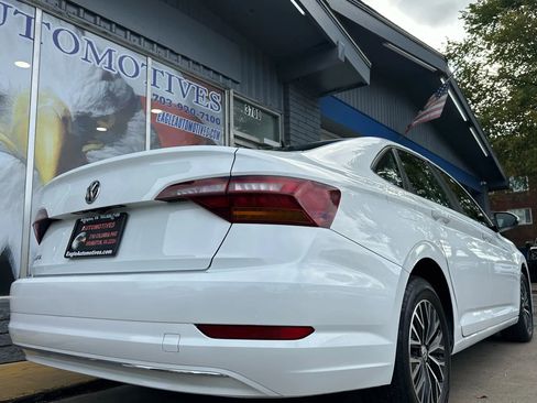 Used 2019 Volkswagen Jetta SE image 3