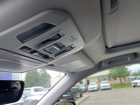 Used 2022 Toyota Highlander XLE AWD/4WD image 21