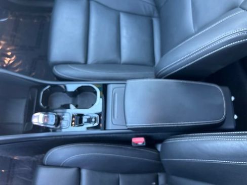 Certified 2025 Volvo XC40 B5 Plus AWD/4WD image 29