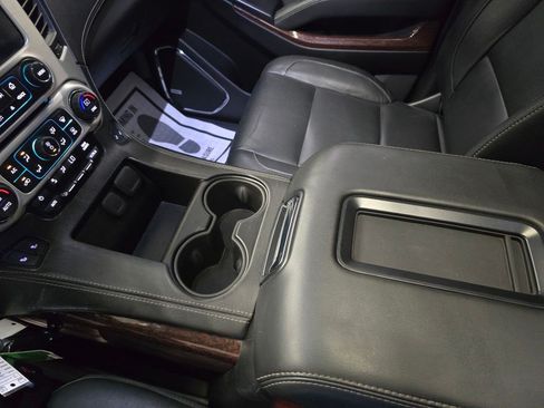 Used 2020 GMC Yukon XL SLT RWD image 25