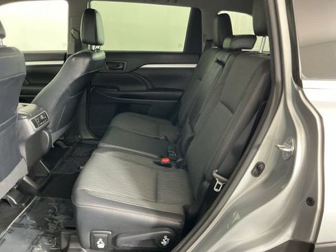 Used 2017 Toyota Highlander Plus AWD/4WD image 25
