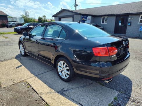 Used 2011 Volkswagen Jetta TDI FWD image 3