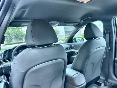 Used 2023 Hyundai Elantra SE FWD image 23