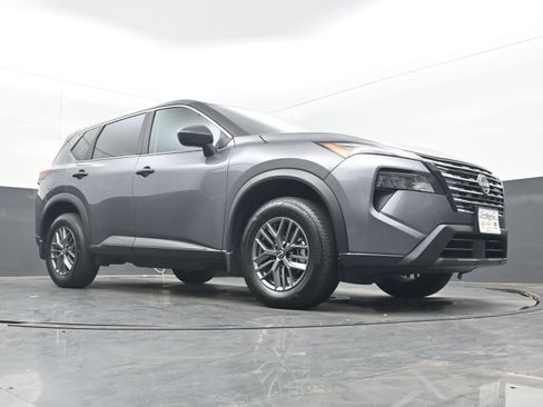 Certified 2025 Nissan Rogue S image 21