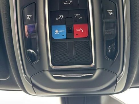 Used 2025 Jeep Grand Cherokee Altitude AWD/4WD image 37