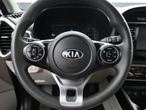 Used 2020 Kia Soul LX FWD image 13