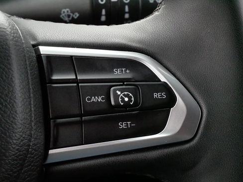 Used 2023 Jeep Compass Latitude w/ Sun and Sound Group AWD/4WD image 25