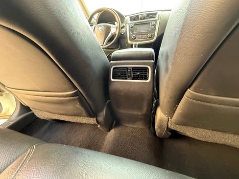 Used 2017 Nissan Altima 3.5 SL FWD image 23