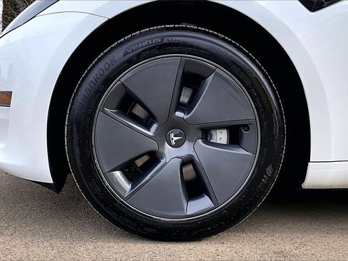 Used 2023 Tesla Model 3 Standard Range image 11