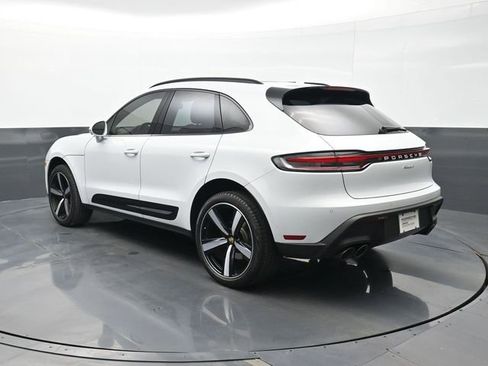 Certified 2025 Porsche Macan AWD/4WD image 3