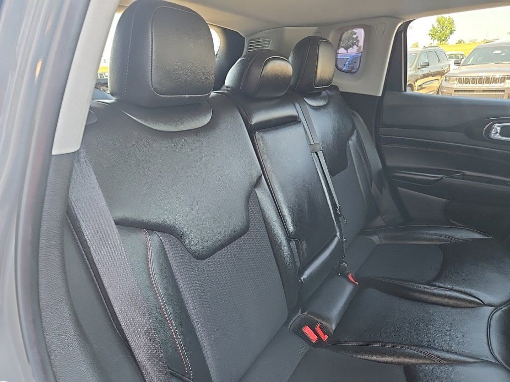 Used 2022 Jeep Compass Trailhawk w/ Trailhawk Convenience Group AWD/4WD image 79