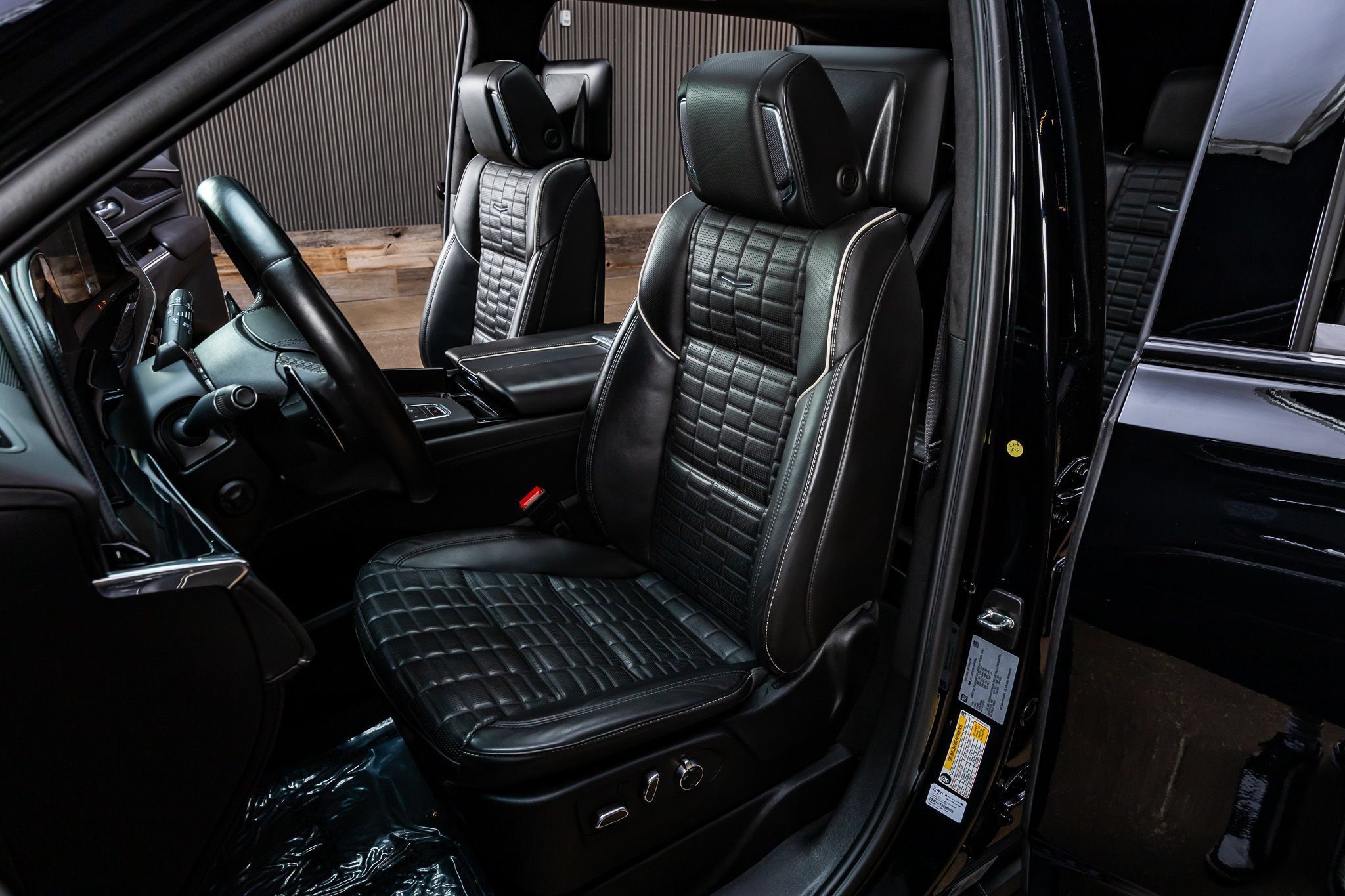 Used 2023 Cadillac Escalade ESV V AWD/4WD image 30