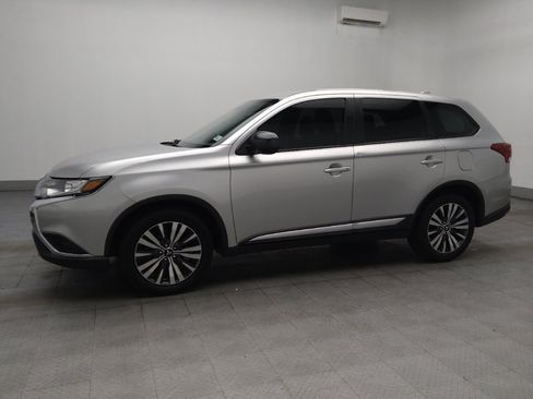 Used 2020 Mitsubishi Outlander ES FWD image 2