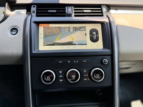Used 2020 Land Rover Discovery Landmark AWD/4WD image 33