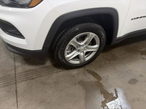 Used 2024 Jeep Compass Latitude image 9